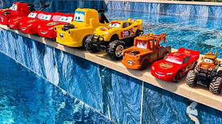 Download lagu Disney Pixar Cars falling into deep pool, Lightning McQueen, Tow Mater, Mack, Sally, Francesco mp3 Download lagu Disney Pixar Cars falling into deep pool, Lightning McQueen, Tow Mater, Mack, Sally, Francesco mp3