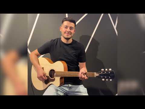 Qual é a sua opinião sobre esta guitarra APC EA 100 CW?