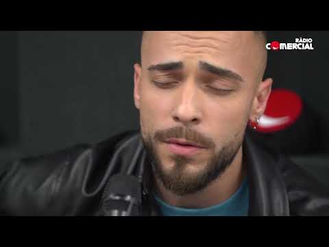 Rádio Comercial | Diogo Piçarra canta 'Sorriso' ao vivo na Manhãs da Comercial