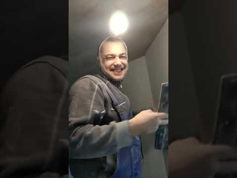 Latarka czołówka na budowę