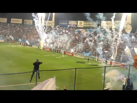 "POR LEJOS, EL MEJOR RECIBIMIENTO DEL FÚTBOL ARGENTINO " Barra: La Inimitable • Club: Atlético Tucumán