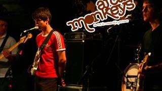 Arctic Monkeys - Stickin&#39; To The Floor