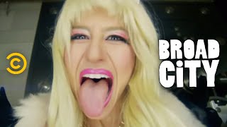 Broad City - Eight F**king Thousand Dollars