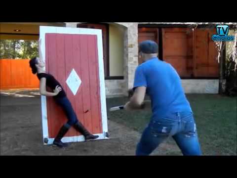 El Arte de Lanzar Cuchillos Insane Knife Throwing Practice