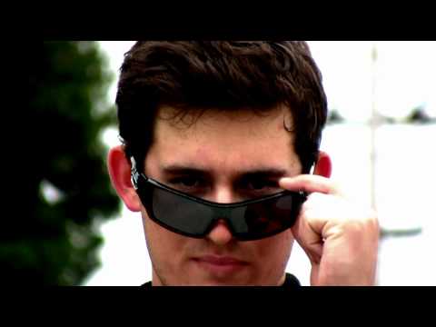 マルーン5 - "Give A Little More "ビデオ（＋歌詞 (Maroon 5 - "Give A Little More" Video (+ Lyrics))