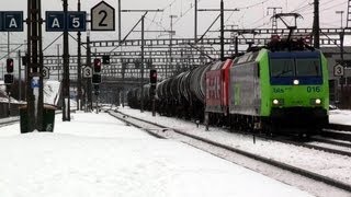 preview picture of video 'Trains and Snow Swiss Rail Feb 2012 in Killwangen part 1'