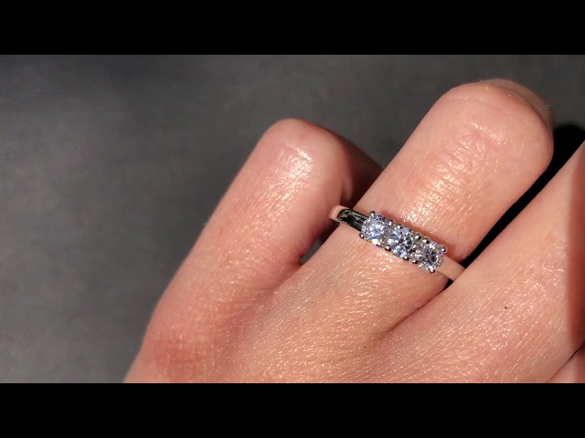 Vídeo relacionado con AmDxD Anillo de mujer platino de 18 quilates, oro blanco de 18 quilates. Anillo de compromiso para mujer, nudo hueco, color blanco, diamante de 0,04 quilates, 64, Oro blanco de 18 quilates, Diamond