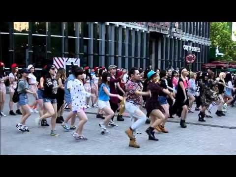 Funny music videos - Little Apple - 2014 Hot Song in China