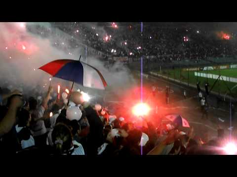 "Nacional vs América Copa Libertadores 2011 - La Banda del Parque Recibimiento impresionante" Barra: La Banda del Parque • Club: Nacional