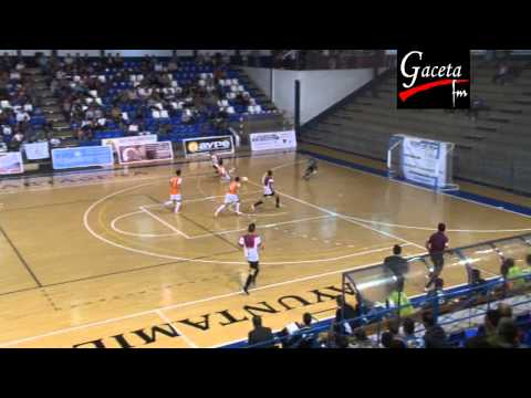 Alex fuentes adelanta a Segovia Futsal