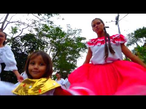 Desfile de inauguración- semana cultural Altavista - Medellin.
