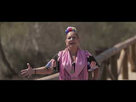 Así vive el Rocío la artista María de la Colina: "Una vida dedicada a la Virgen"