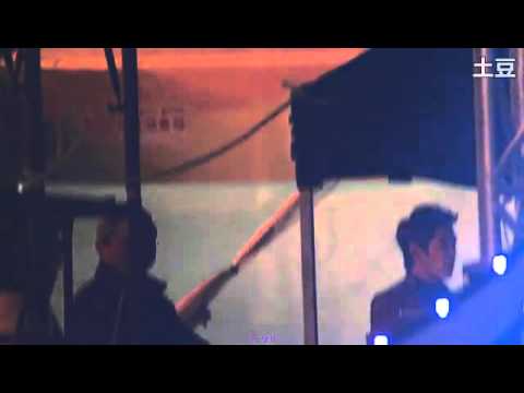 [Fancam] - 111008 - Hoya 'punching' SG & DW @ GTB concert