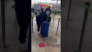 Download lagu Moaning speaker in suitcase😱🤣 #viral #trending #explore #tiktok #trend #prank #reels mp3 Download lagu Moaning speaker in suitcase😱🤣 #viral #trending #explore #tiktok #trend #prank #reels mp3