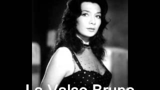 La Valse brune Music Video