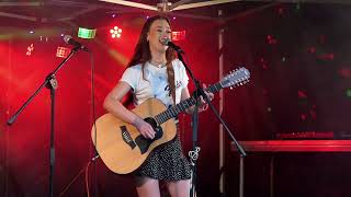 Video Miley Cyrus   Flowers  cover by Sabina Uxová