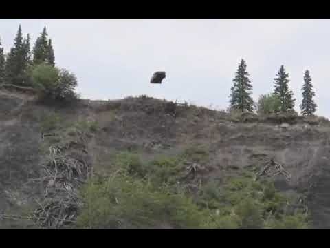 Lançamento de carros pela montanha vídeo 2