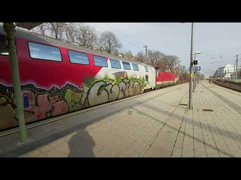 Einfahrt in Wien Heiligenstadt: ÖBB 8073 Steuerwagen mit einer ÖBB 1144 hinten nach Wien FJB.