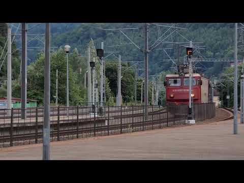 IR472 Bucuresti Nord - Budapest Keleti soseste in statia Sinaia la linia 3