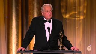 Robert Osborne honors Angela Lansbury at the 2013 Governors Awards