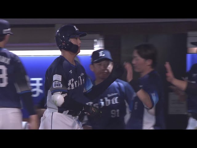 [Parte superior de la quinta entrada] ¡Así luce un jugador profesional! Shota Hiranuma, de Los Lions, anota fly de sacrificio al jardín izquierdo. 2 de septiembre de 2025, Tohoku Rakuten Golden Eagles vs. Saitama Seibu Lions
