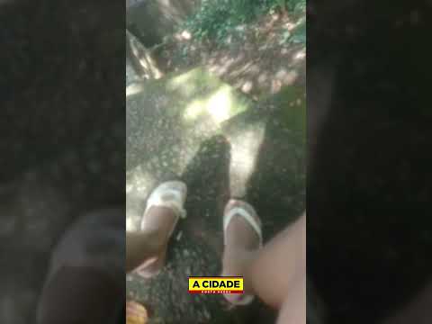 Moradores de Camorim Pequeno denunciam escada sem corrimão e riscos para crianças e idosos