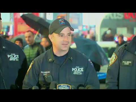 New York City police detectives recovered an engagement ring that an English couple lost down a Times Square utility grate. (Dec. 3)