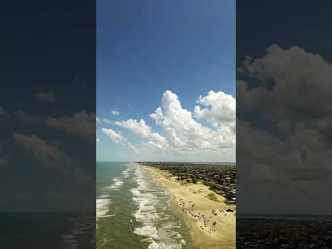 Beira da praia de Mariluz / Balneário Nordeste de drone