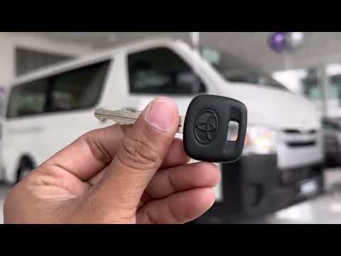 Toyota HIACE 12 Seats