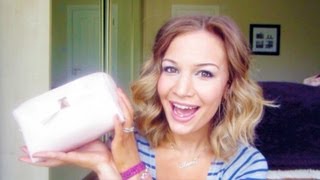 preview picture of video 'WHAT'S IN MY TRAVEL MAKEUP BAG!'