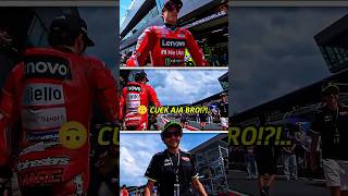 Download lagu Momen Marc Marquez bertemu dengan Valentino Rossi tapi gak saling sapa guys!😌🙃 #shorts #motogp mp3