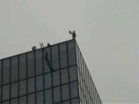 base jump off a building Ueli Gegenschatz
