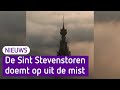 Magische dronebeelden van de Sint Stevenstoren in de mist