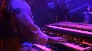 Maze Featuring Frankie Beverly | Intro/Running Away