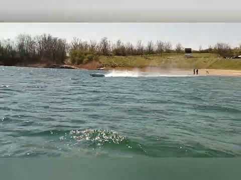 RC power boat Mystic 240 in rough water and approaches