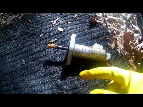 BMW 528e E28 Clutch Hydraulics - Master and Slave cylinder replacement - Clutch bleed