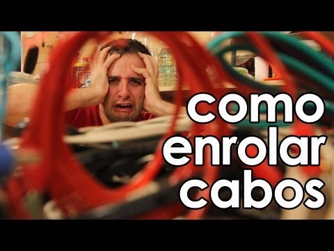 Part of a video titled O jeito certo de enrolar cabos (dica doméstica) - YouTube