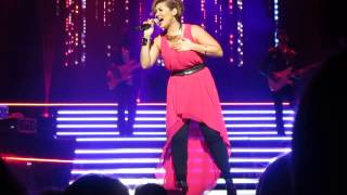 Tessanne Chin - Everything Reminds Me Of You (The Voice Tour 2014)