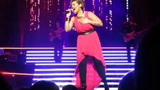 Tessanne Chin - Everything Reminds Me Of You (The Voice Tour 2014)