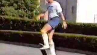 Смотреть онлайн Скейтер Родни Маллен в 1984 году