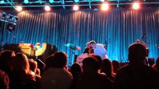 kd lang, &quot;A Kiss to Build a Dream On&quot;