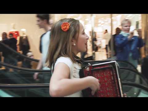 Glasbena šola Bučar in ansambel Pogum | Muzikant (Flashmob v Cityparku)