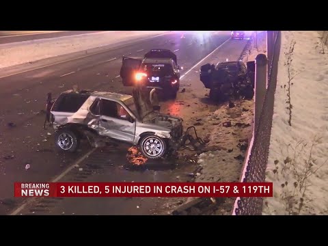 3 killed, at least 5 injured in multiple crashes on I-57 NB in Calumet Park overnight, lanes remain