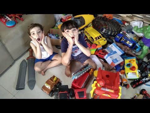 Ô LOUCO MEU!!! Espalhamos todos os brinquedos na sala!