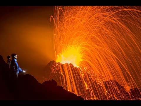 RAW France Volcano Eruption Piton de la Fournaise Spews Lava Toxic Smoke Breaking News May 2018 Video
