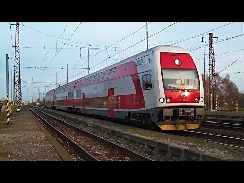 Elektrická jednotka ZSSK 671.009 na Osobnom vlaku v stanici Svit