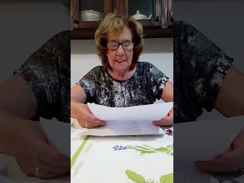 leyendo poesía en casa. Amanda Tomalino. San Marcos Sierra. Córdoba. Argentina