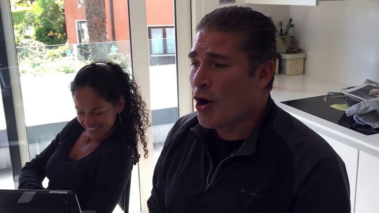 Adrian Aragon canta Esta Noche De Luna