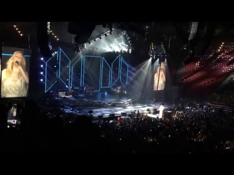 Ellie Goulding sings Prince's "When Doves Cry" San Diego 2016