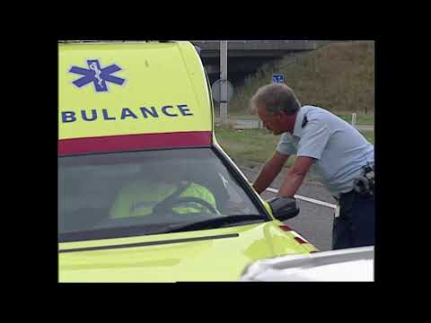 Blik op de Weg OFFICIAL   Fragment Ambulancechauffeur krijgt stopteken720p